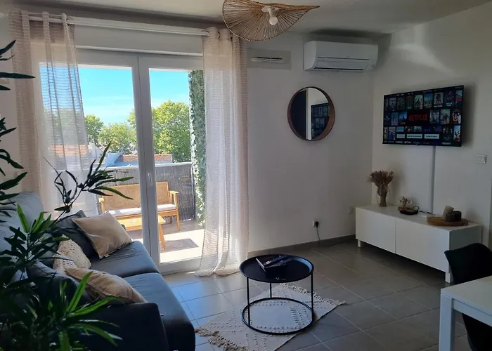 L\'Appartement Ensoleille, Wifi-Clim-Gare-Terrasse